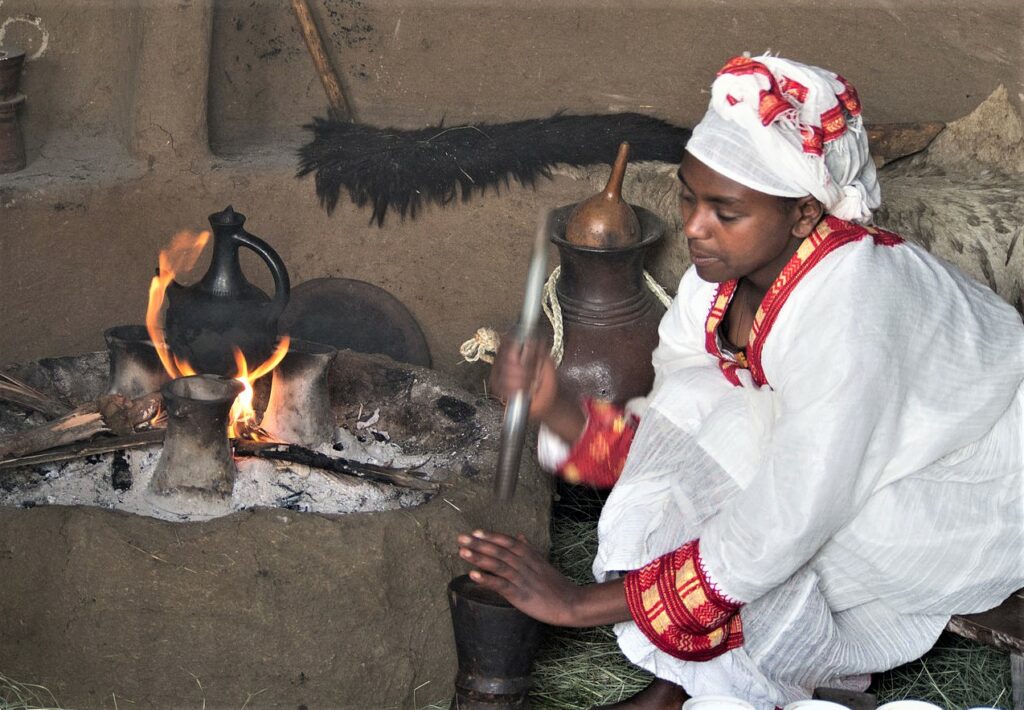 Kaffee-Zubereitung während der Kaffee-Zeremonie in Äthiopien[19]